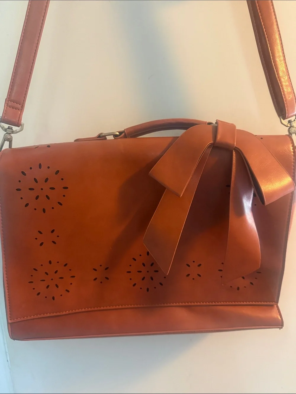 Ecosusi Women's Tan Bow Accent Floral Detail Messenger Laptop Bag EUC